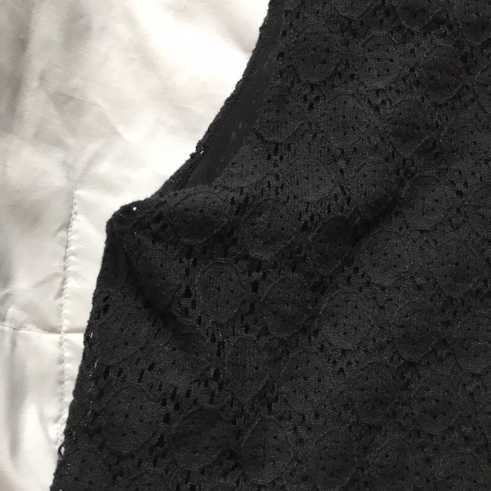 Banana Republic sleeveless blouse. Black - Picture 3 of 4